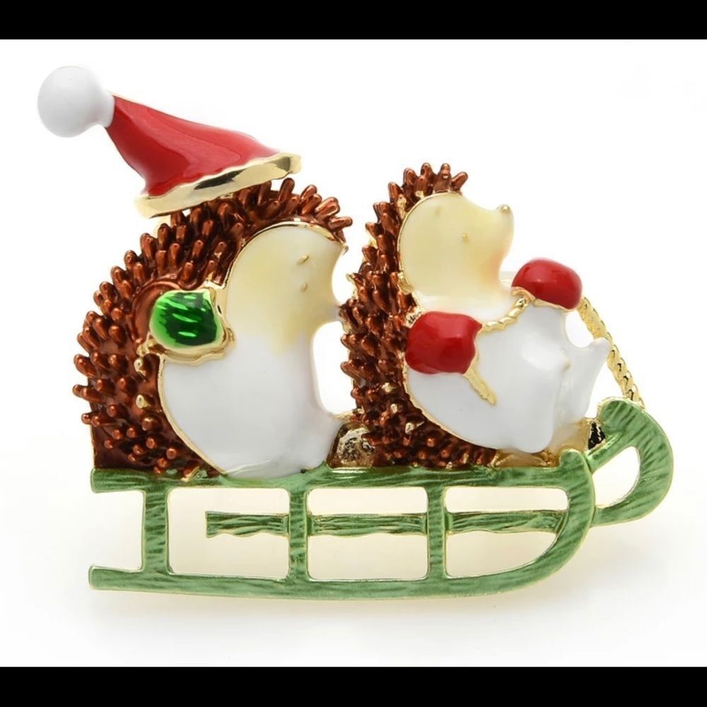 ‎ENAMEL HEDGEHOGS, CHRISTMAS HAT, ON SLEIGH